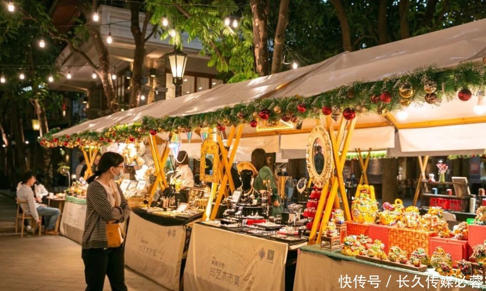 岭南天地|地铁直达看光影艺术,“神秘发光巨兔”华南首展等你来撸兔!