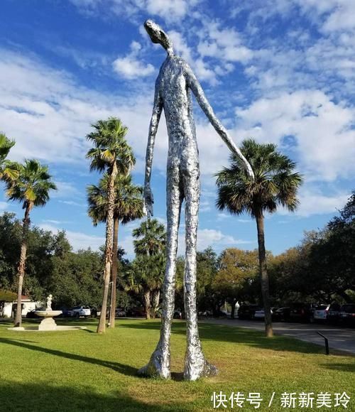 罗宾·怀特@来自世界各地的15个看起来违反了自然规律的超现实主义雕塑