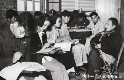 日本|老人在家中被日本兵包围，用日语大骂敌人，日军听后乖乖撤离！