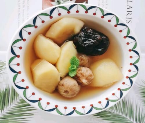 天冷了，苹果和它是绝配，简单煮一煮，滋补又养胃，不懂吃可惜了