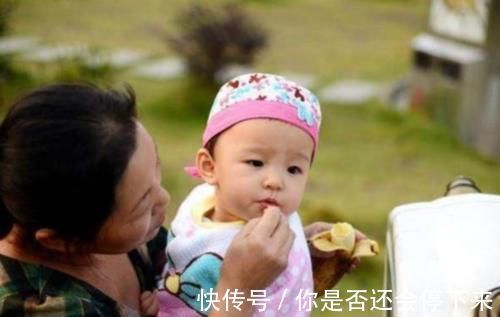 小两口|有一种拖累叫“老人假带娃”,看起来很辛苦其实全凭嘴,太坑娃