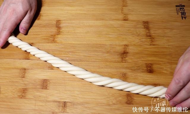 做法|奶香麻花的做法,不发面,不油炸,暄软香甜,比花卷更好吃