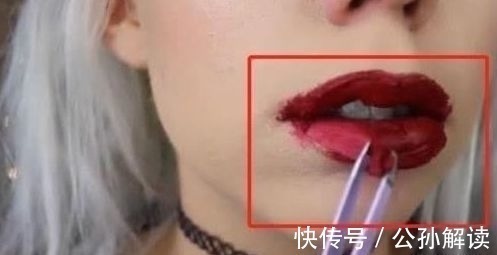镊子 女子直播涂200层口红,卸妆只能用镊子剥,网友:你是魔鬼吗?