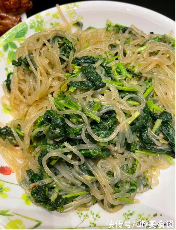 家常菜|岳云鵬曬家宴，美味又接地氣，引6萬人點贊，網(wǎng)友：竟然不吃餃子