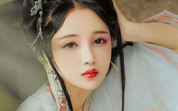 美好|闺秀出上联:天字出头为我夫,秀才巧妙答出下联,成就美好姻缘