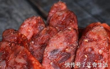 晾晒|腊肠灌好后，别直接拿去晒！再加2步，腊肠咸香入味，油润不开裂