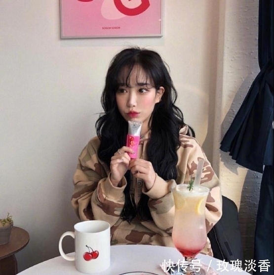 蛋卷|中长发已经不流行了,选对了这几款发型,随便扎起来也可以很漂亮