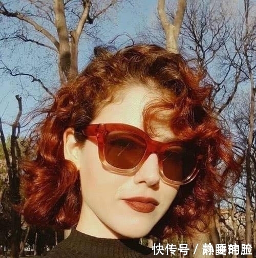 阿姨|奔四女人别留这3种“阿姨发型”,自我感觉时髦,其实又土又老气