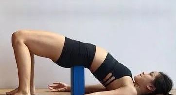 髋部|晨起3组瑜伽拉伸，打开背部，改善驼背超有效