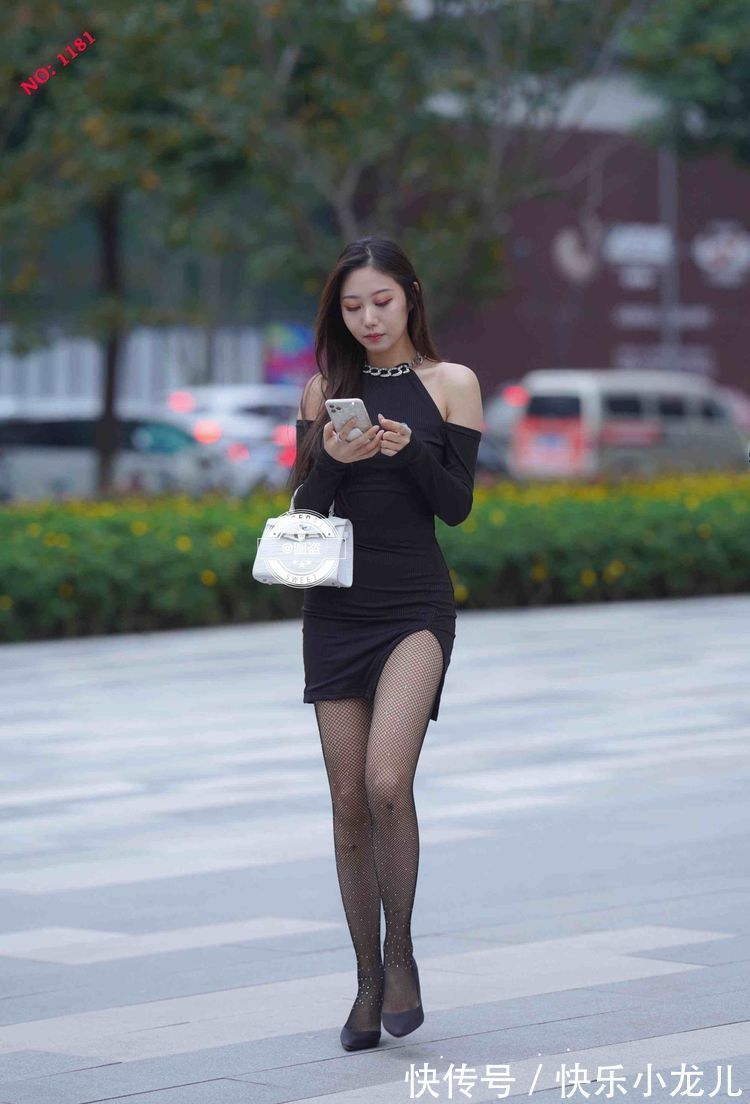 知性 连衣裙知性又俏皮,职业女性那种独有的成熟稳重,更显身材