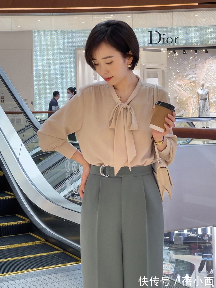 卫衣 春季还是穿“衬衫”最高级,搭配半身裙、牛仔裤、阔腿裤,好洋气