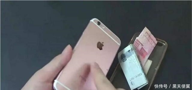 手机壳里头|为什么要在手机壳里面夹钱?10个有9个不懂,我才知道大有讲究