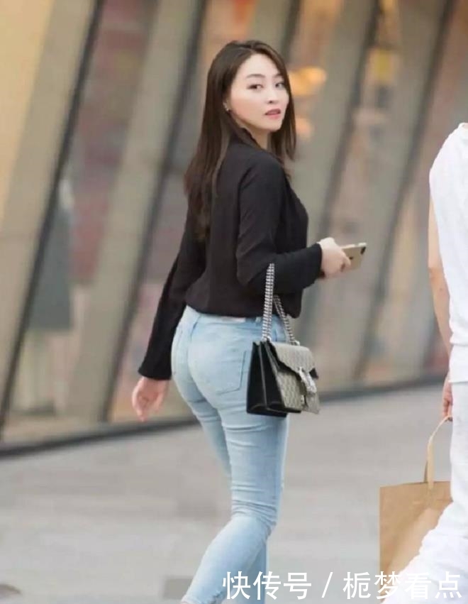 那一刻|街拍:回头那一刻我心醉了!小姐姐是我见过穿牛仔裤最性感的女孩