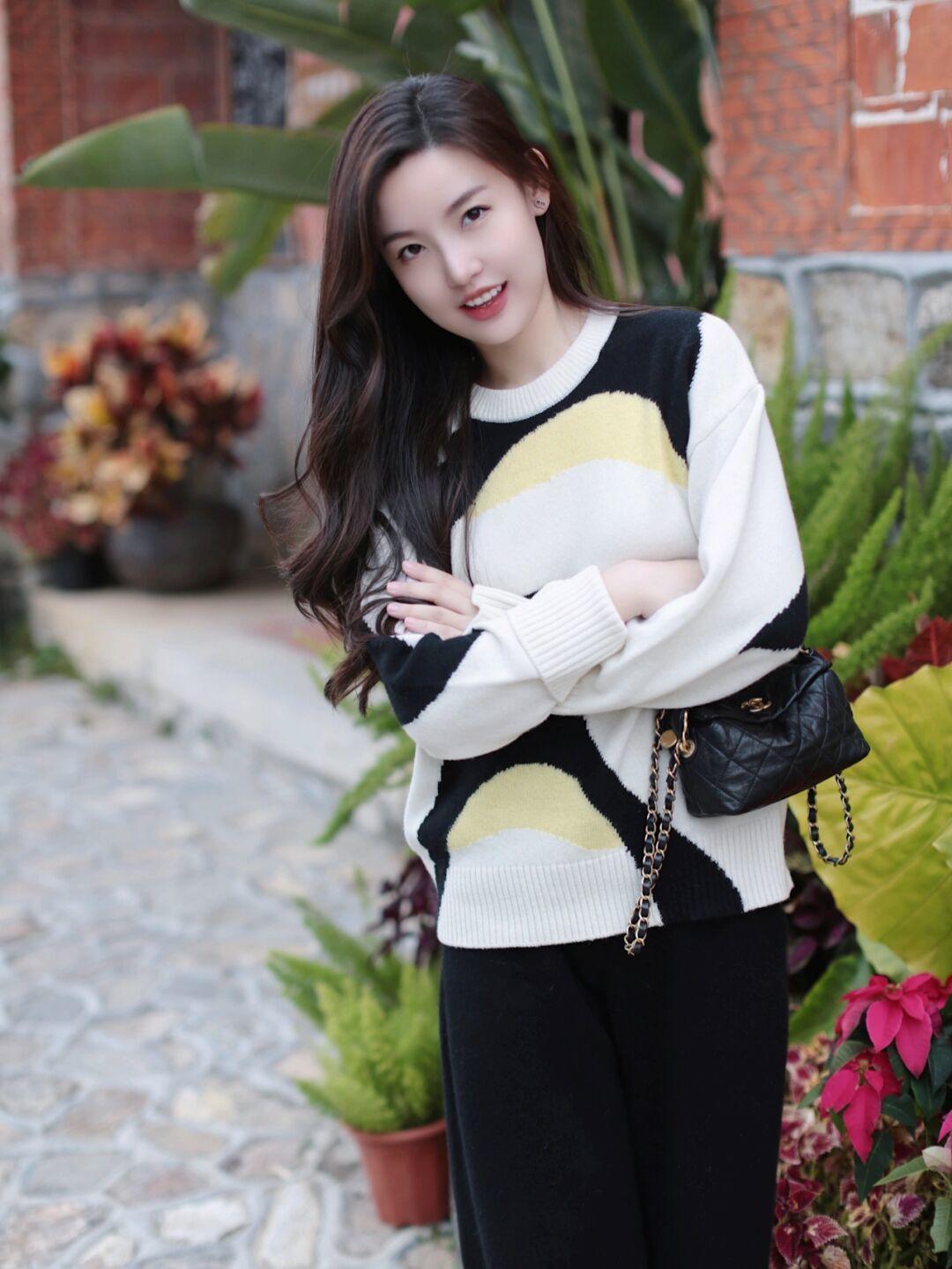 修身性 穿来穿去,还是“毛衣”最百搭,不花哨、不显胖,简约高级又时髦