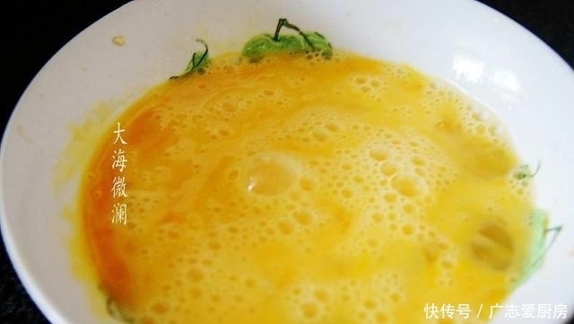 春天就馋吃这菜，炒鸡蛋比韭菜好吃，多加这一步嫩滑可口