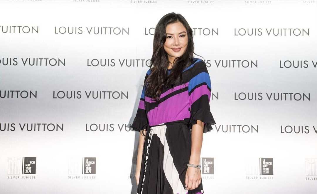 乐基儿太有“公主范”,穿一袭刺绣连衣裙优雅温柔,甜美娇俏