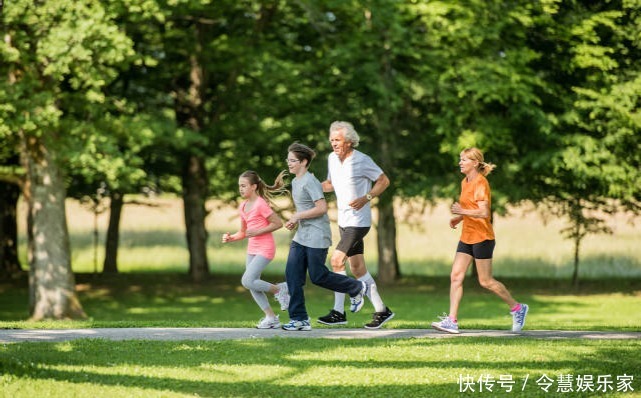 每天喝牛奶能补钙吗清华教授大错特错,真正补钙的是3事