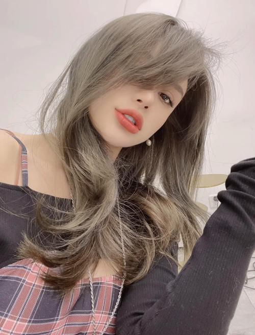 看一眼就会迷上的发色，温柔显气质又美丽动人，显白又好看