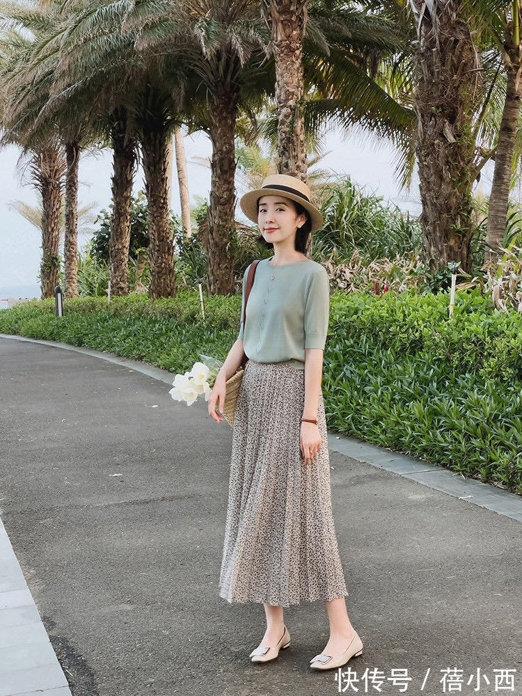 衬衫|女人一旦过了30岁,穿“衬衫+半身裙”,优雅又高级,气质满分