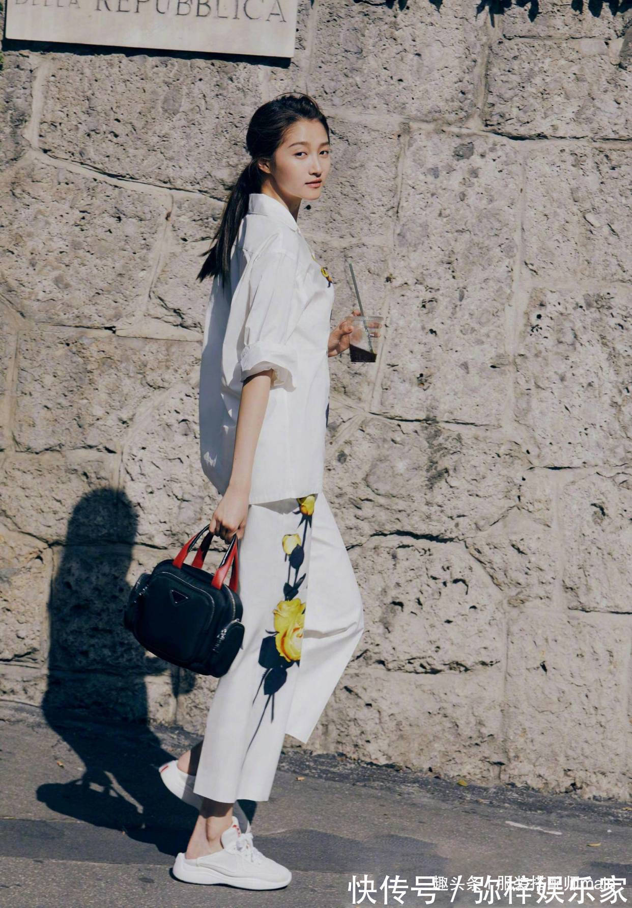 娃娃领 白衬衫+长裤原来还有这么多讲究!不同年龄段搭配出不同的味道