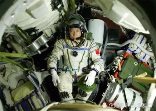宇航员上天为什么要配枪杨利伟也是这样,苏联有前车之鉴