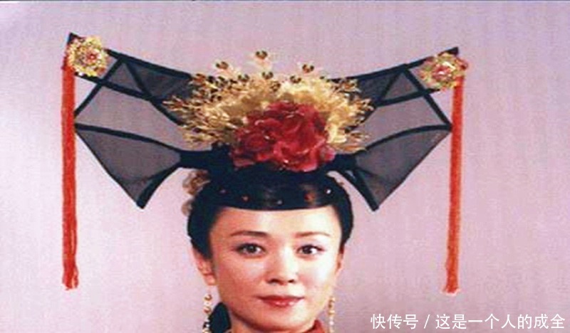 清朝女子头上戴的旗头有何讲究!