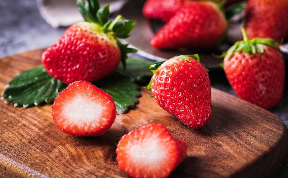 女性朋友若想皮肤好，不妨试试6种水果，让你也能“肤如凝脂“！