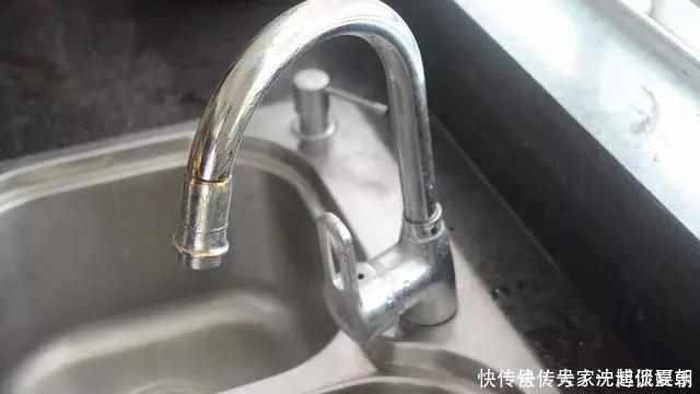 牙膏|用完的牙膏管别扔掉，放在厨房一年能省不少钱，邻居见了纷纷学！