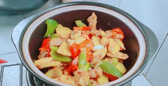 干锅土豆片很多人做错了,大厨教你几个技巧,味道十足,好吃下饭