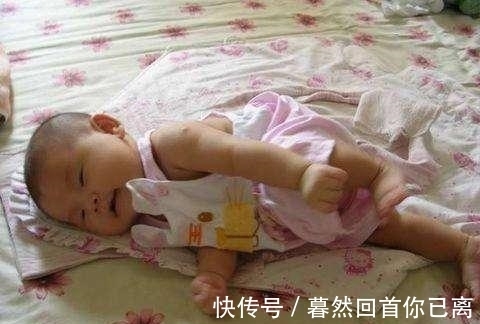 琴琴|出生20天的宝宝就会翻身，医生检查后，全家人泪流满面