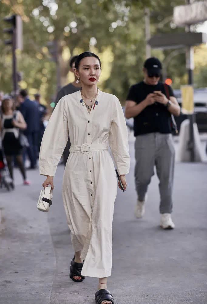 yeezy|目测增高10cm 的凉鞋你不馋吗？