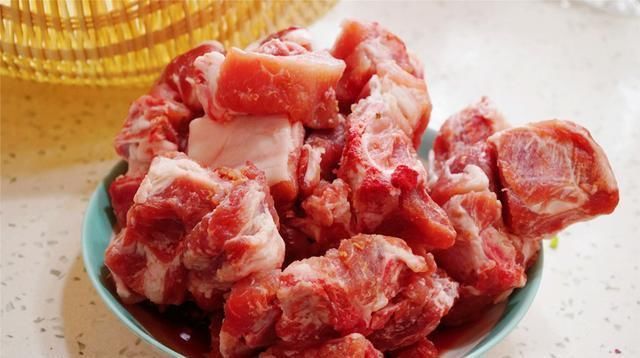 不管在冰箱冻了多久的肉,只要滴上几滴它,五分钟快速解冻去腥