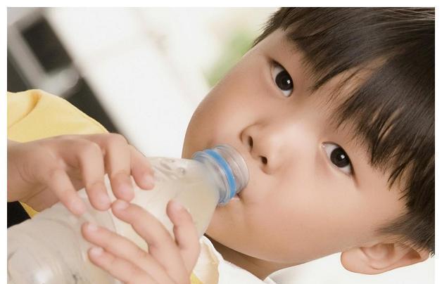 电热水壶|孩童高烧不退,3种“水”或会伤孩子脾胃,聪明妈妈从来不给喝