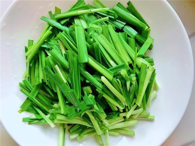 韭菜|韭菜和“它”天生一对，1周吃3次，排出体内宿便，大肚腩变小了