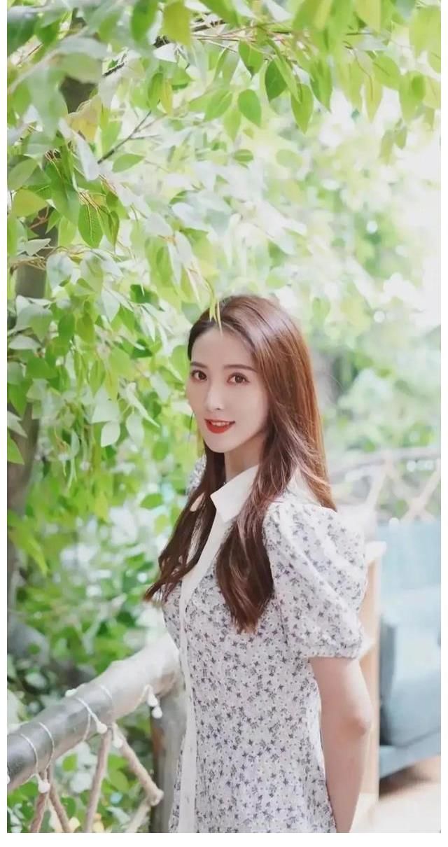 央视|央视女主持人李丹儿，青春甜美，实在是漂亮