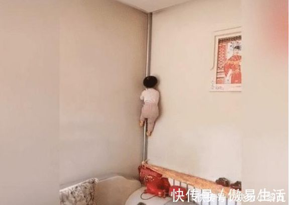 家长|3岁萌娃调皮爬暖气管,动作矫健迅速,网友:少侠你尿不湿要掉了