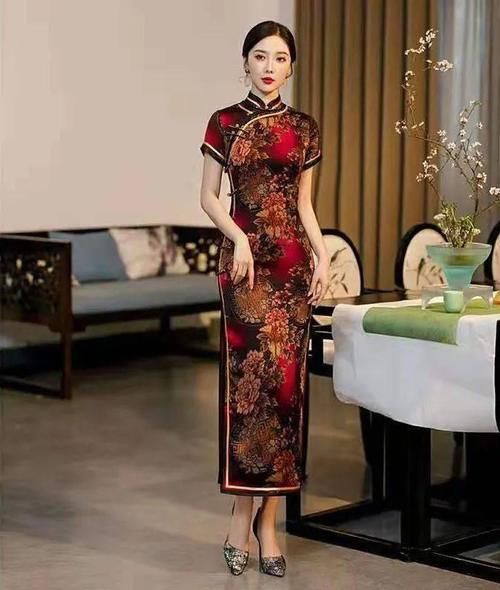 中年女人开春穿什么？当然是旗袍最漂亮了