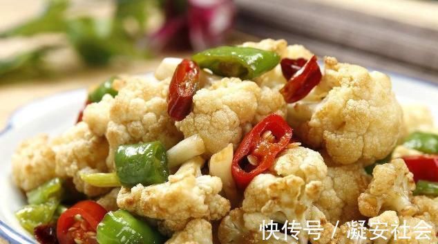 炒花菜时，直接下油锅炒就“错了”，教你正确做法，花菜更入味