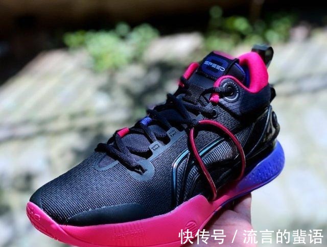 zoom 玩归玩闹归闹，欧文穿上新鞋真美妙，吐槽耐克早忘了！