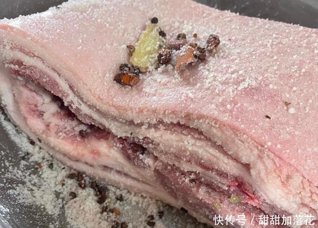  年味将至，家家户户都腌咸肉，教你一招，咸肉耐储存、香味足