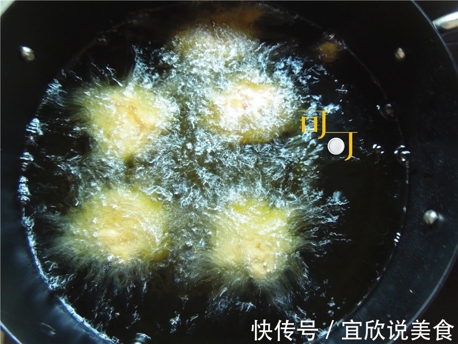 秋天又可以大口吃肉了,干炸丸子做起来,一口一个,外焦里嫩