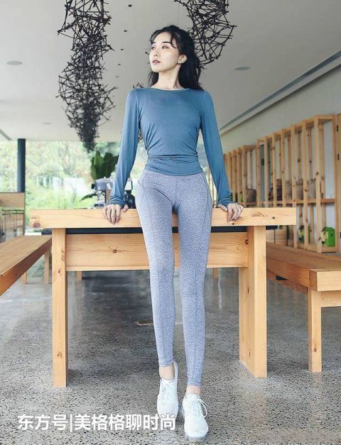 街拍打底裤在穿搭上带来不一样的质感,全方位展现你的美