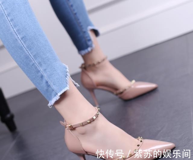 时代|看脚的时代,选一双精致性感凉鞋最关键,走到哪都是你的主场