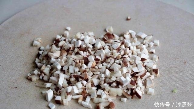 饺子|用土豆做了10个，一人吃了8个；营养超级全面，完爆任何一种吃法