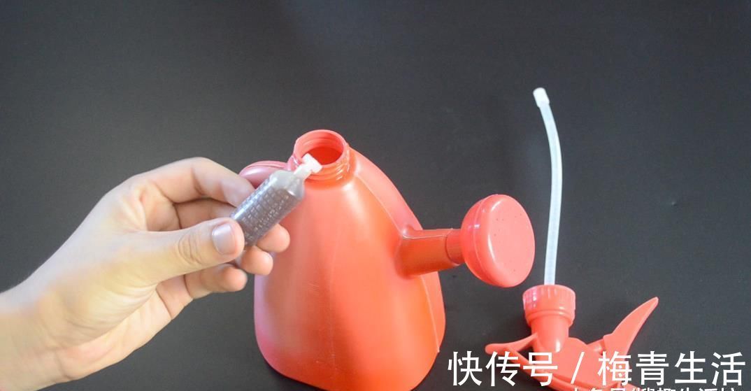 卫生间里放一瓶藿香正气水, 作用太棒了, 解决了很多家庭的烦恼