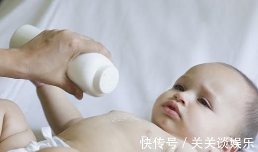 沸水|家长们怎么为婴儿冲奶粉,正确的冲奶粉方式,应该是怎样的?