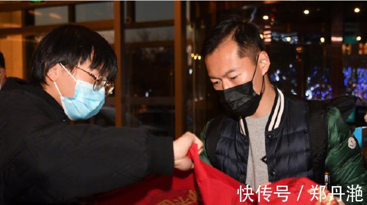 球员|李霄鹏国足大名单召集52人,首堂训练课只来了27人,到底怎么了?