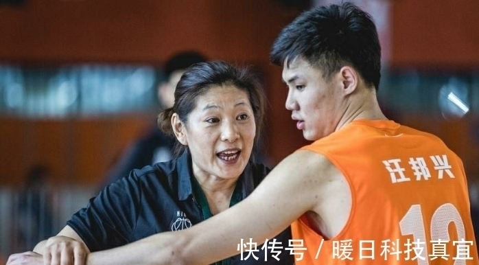主帅|昔日女篮主帅李昕现状，相恋9年前男友娶空姐，如今50岁仍单身