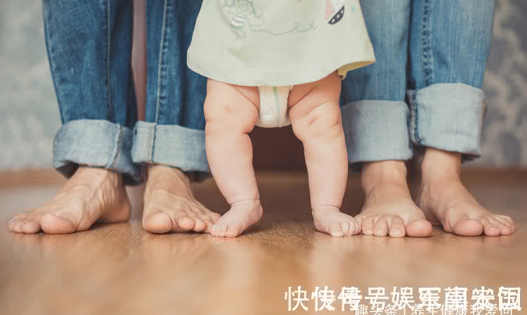 宝宝|1岁宝宝摔下床,奶奶一个大意的举动让娃停止呼吸,父母需重视