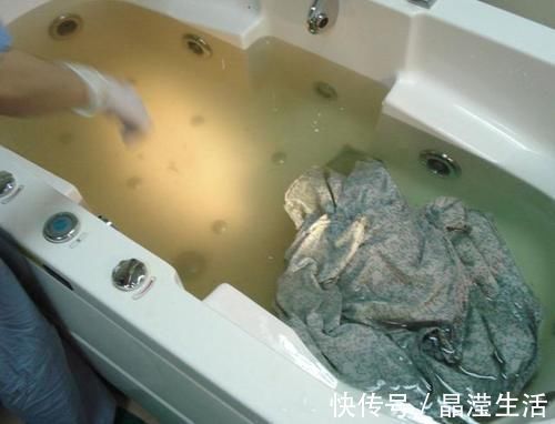 90后|90后体验水中分娩丝毫不紧张,分娩时能说笑,产后第一时间抱娃